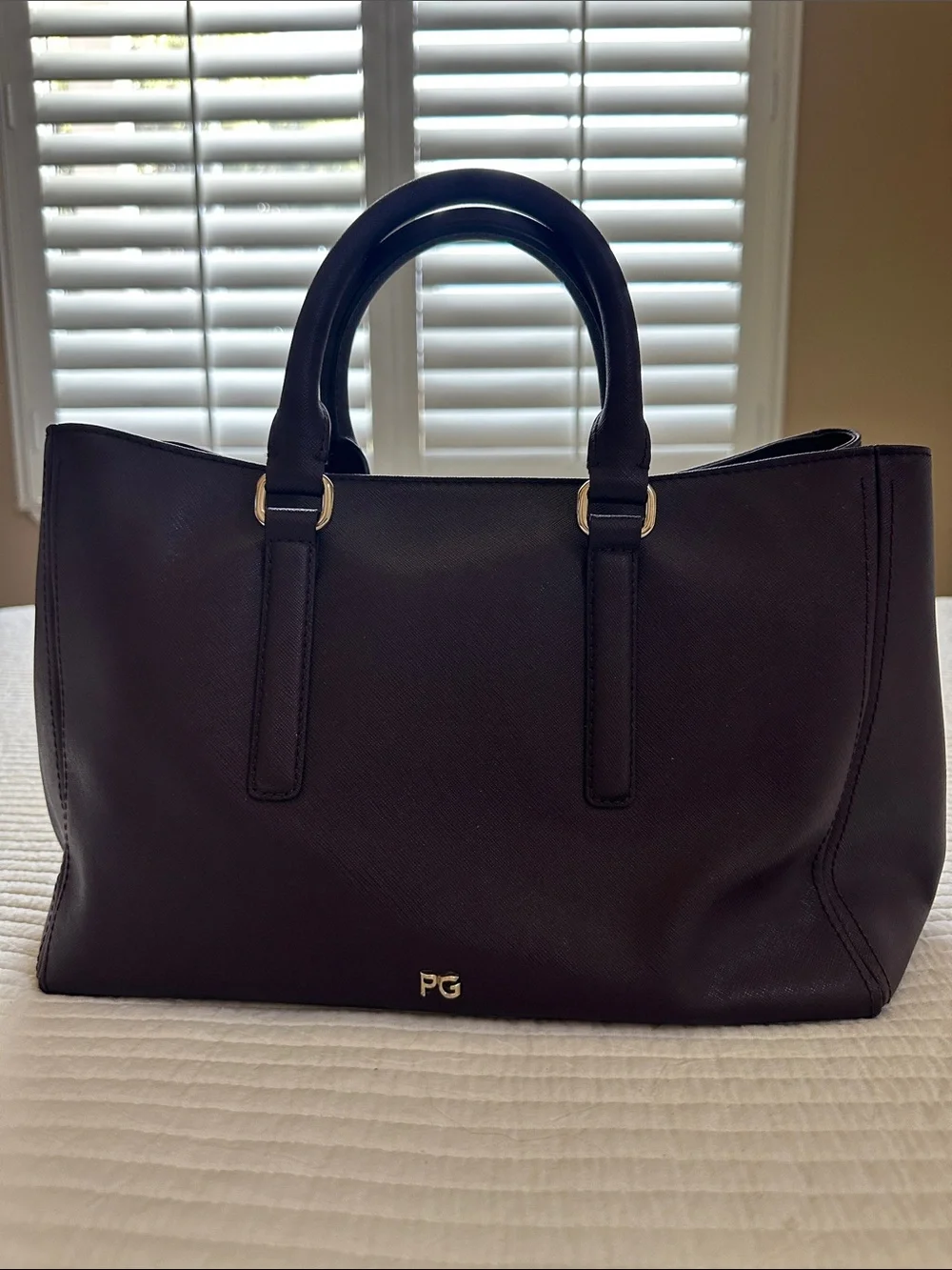 Beautiful Purificacion Garcia, Spanish brand. Structured maroon leather handbag.
